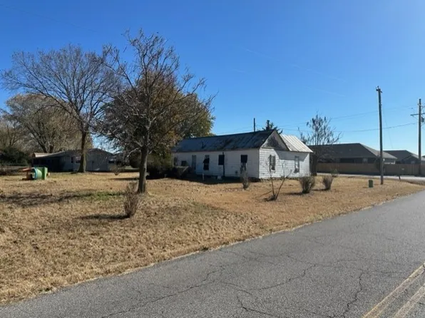 1690 W Main St, Gentry, AR 72734