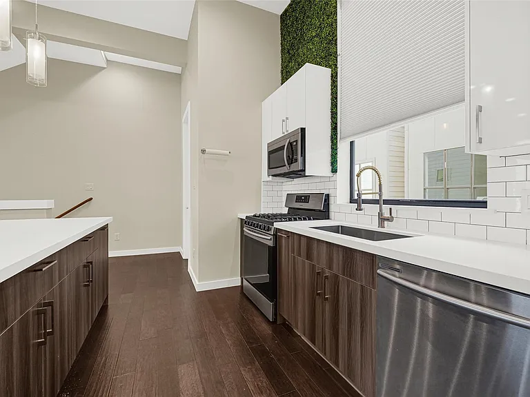 2317 Eagle St — Photo 12