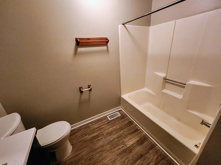 112 S Jackson Blvd — Photo 16
