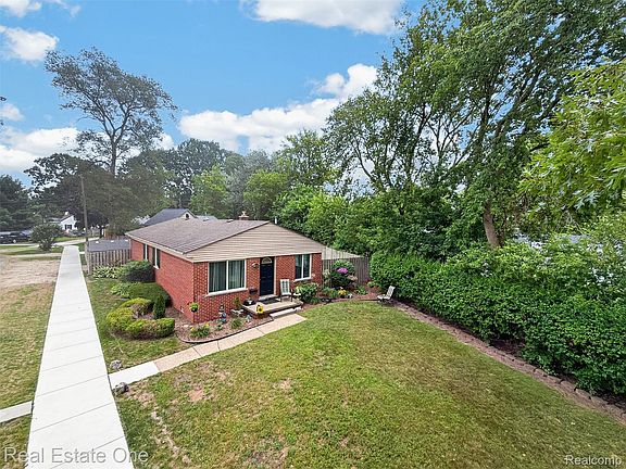 4th image of 26212 Park Ct