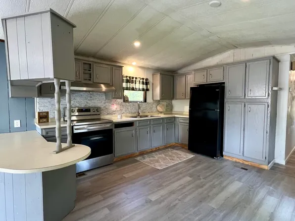 6 Michael Drive, Norway, ME 04268