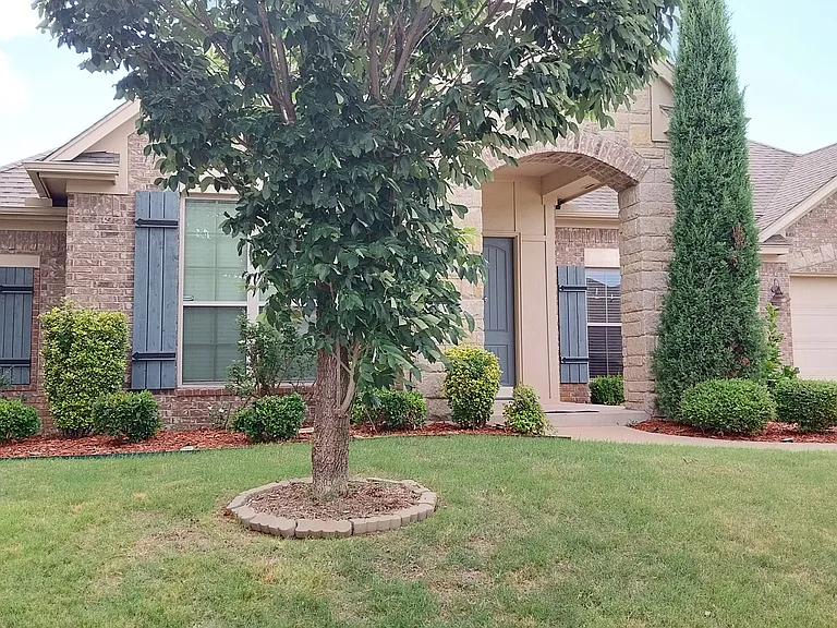 18425 Salvador Rd — Photo 2