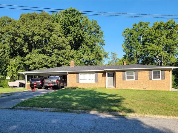 607 Duke St, Thomasville, NC 27360