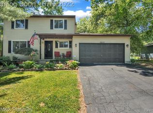 10212 Skeman Rd, Brighton, MI 48114