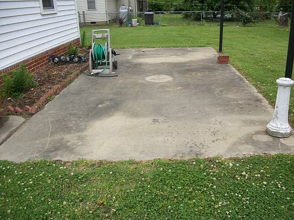 5th image of 219 W York Dr