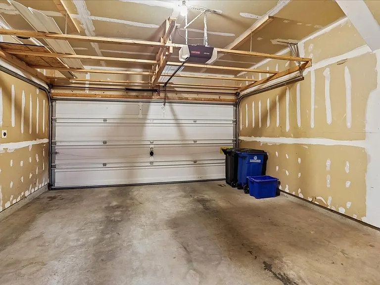 2943 Saint Helen Cir — Photo 35