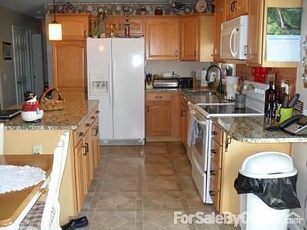 Roomy kitchen
						:
						19x13