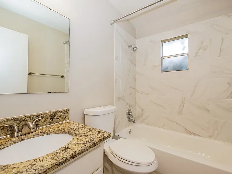 2141 Kendall Ct — Photo 13
