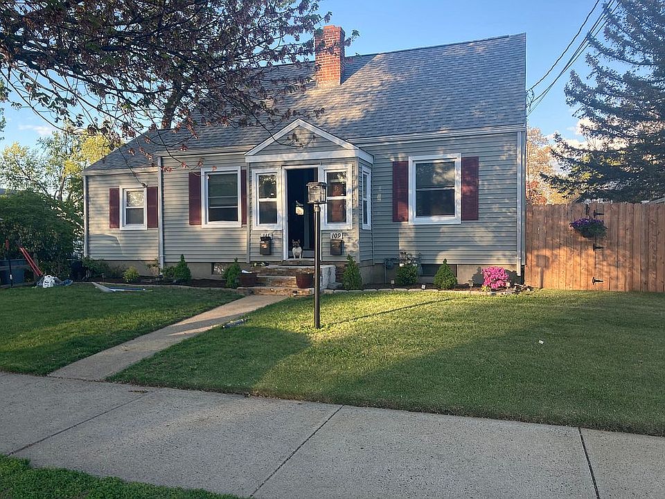 2nd image of 109-111 Redlands St