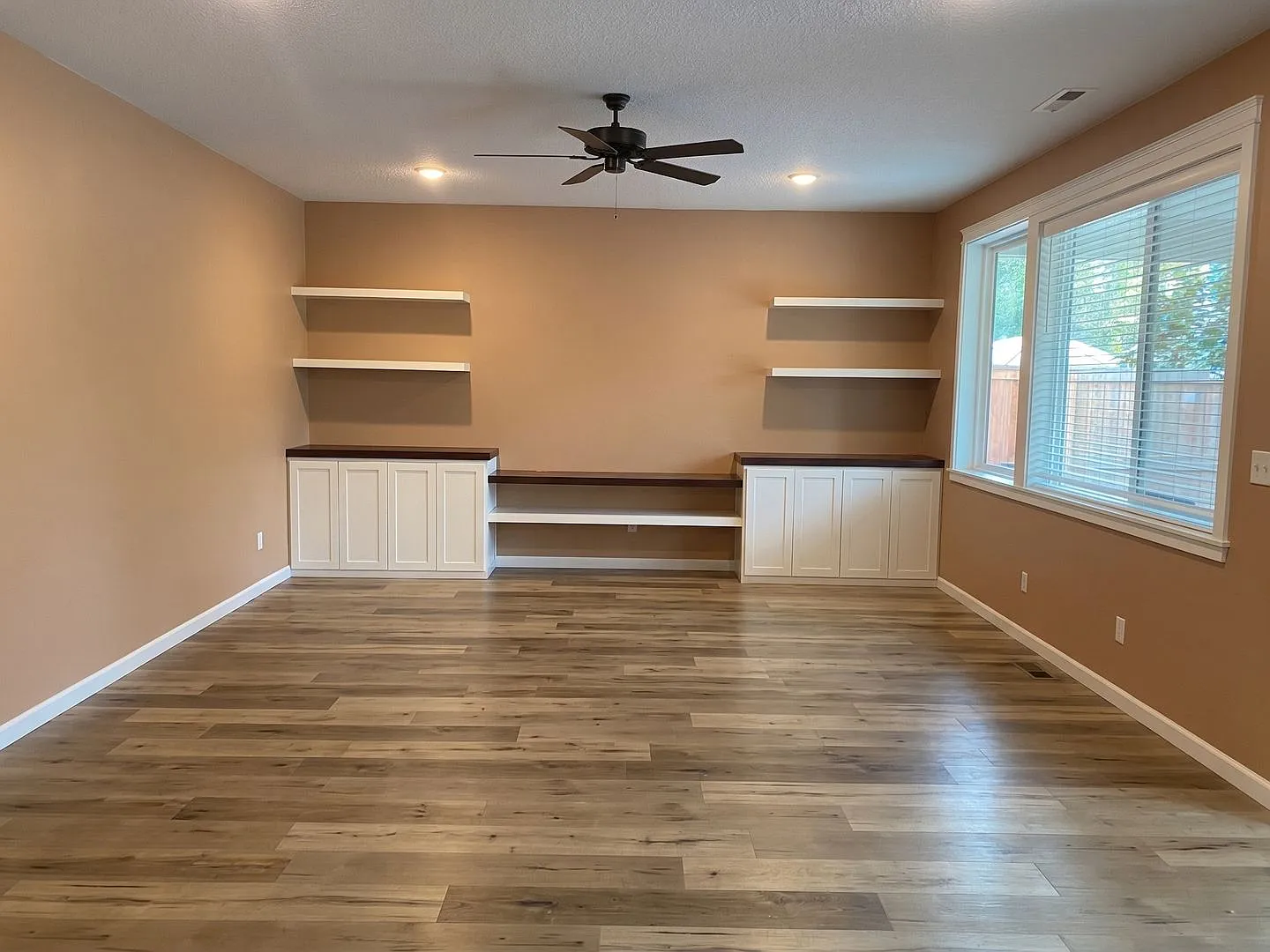 Beautiful 4-Bedroom | 3-Bathroom Single-Family Home | On a Spacious Corner Lot | Located in Charm... — Photo 4
