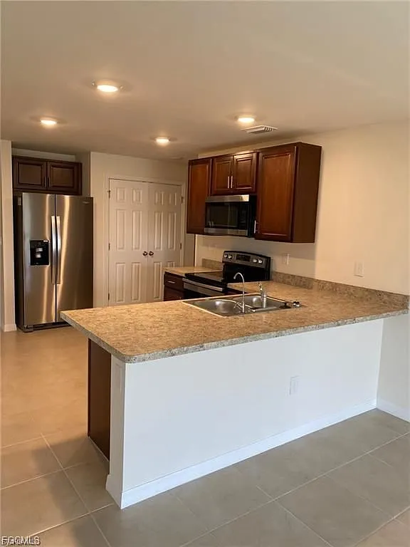 3 bed, 2.0 bath, 1400 sqft, $1,730 — Photo 4