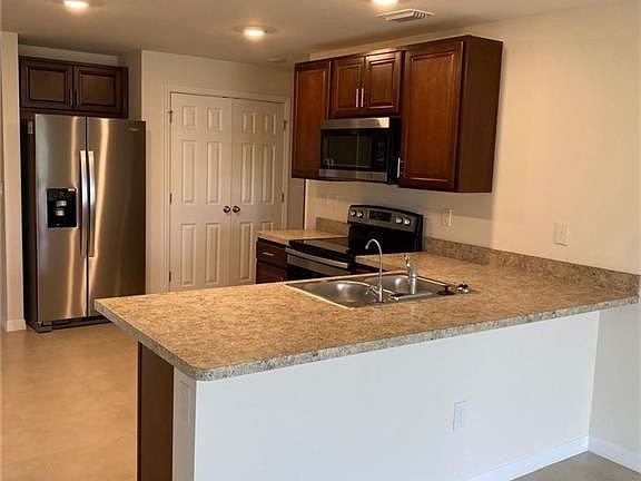 4th image of 2213 NE 33rd St