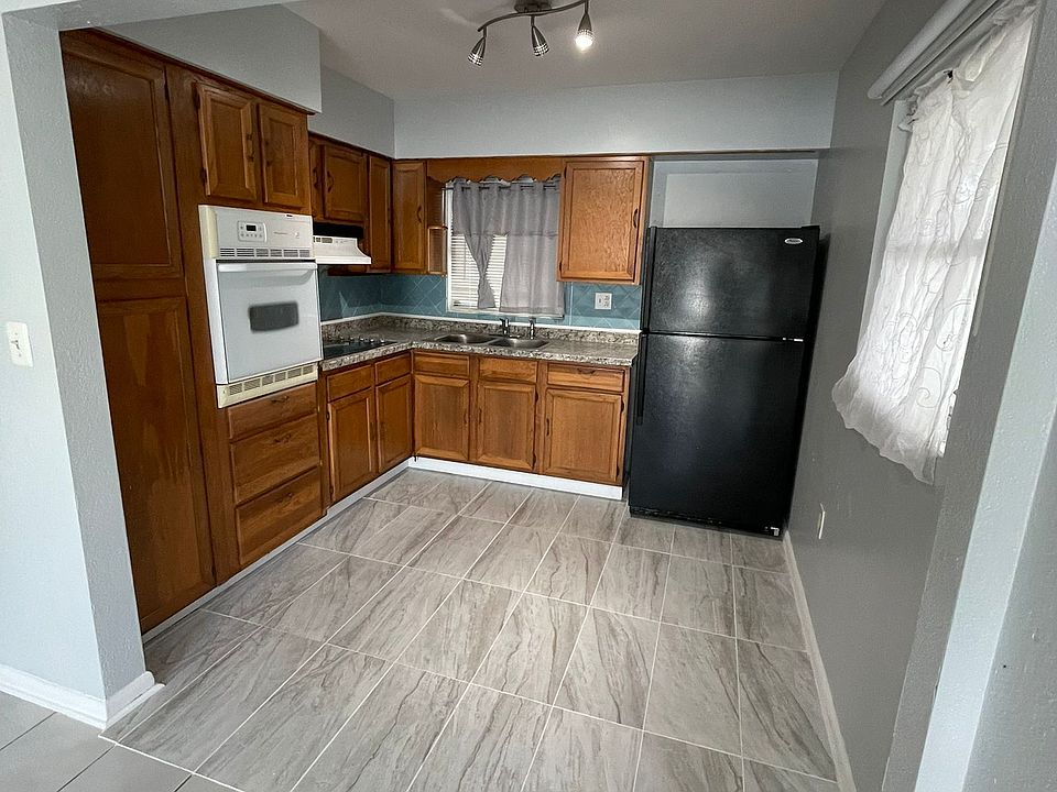 1st image of 227 N Saturn Ave #227
