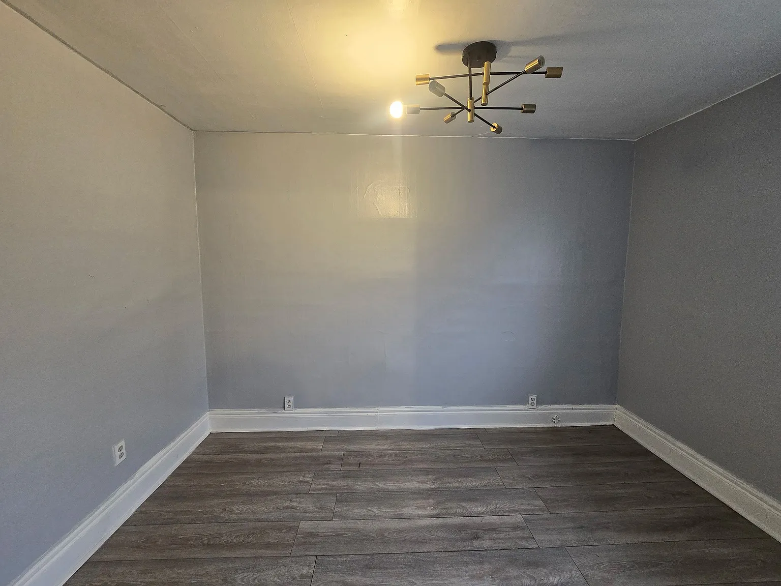3 bed, 900 sqft, $1,200 — Photo 3