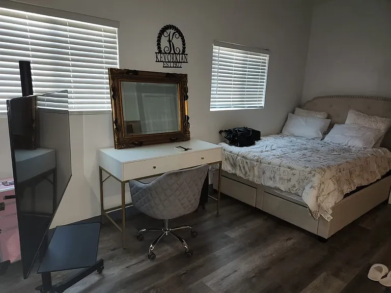 10357 Silverton Ave — Photo 5