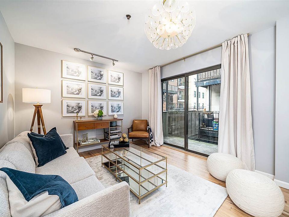 1st image of 406 4th St APT 2