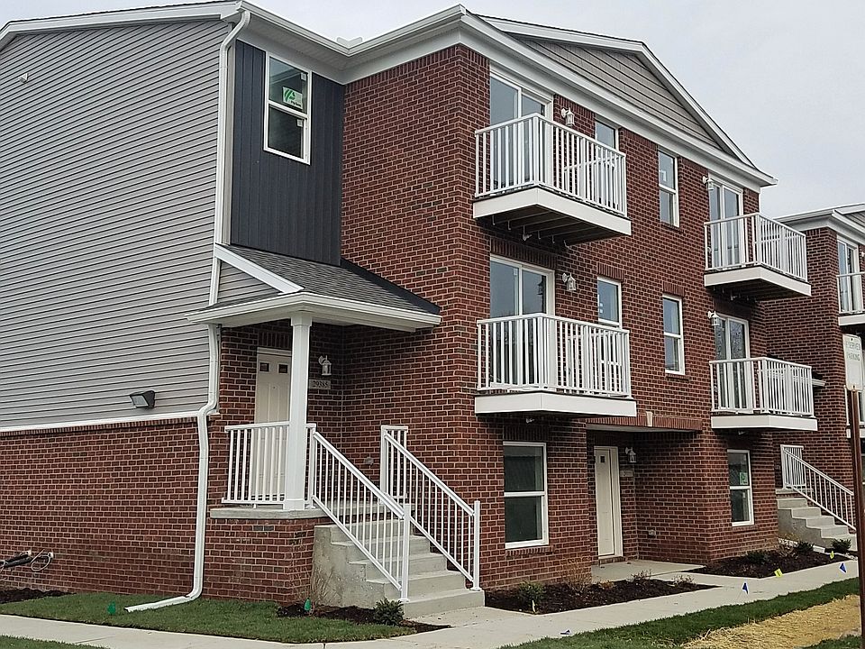 End unit townhome