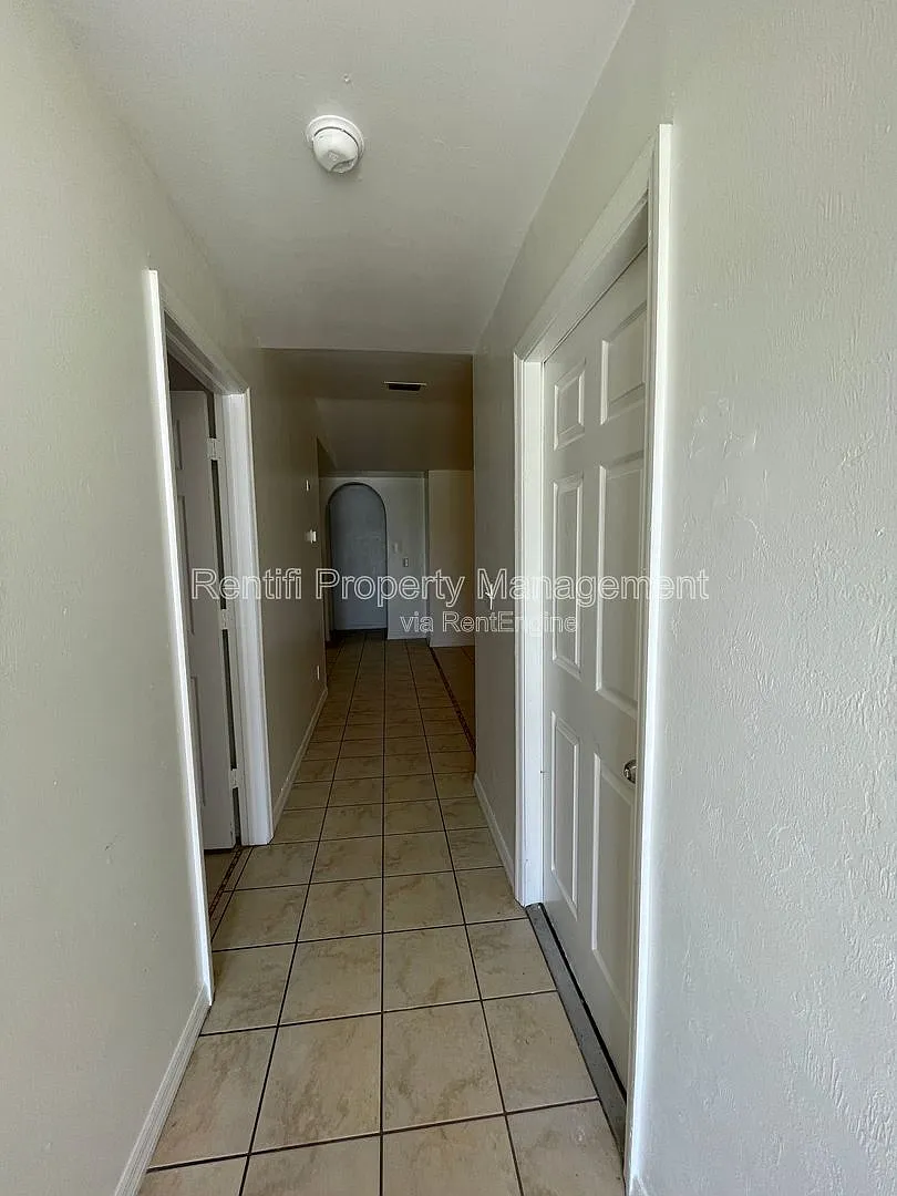 3 bed, 2.0 bath, 1025 sqft, $1,325 — Photo 2