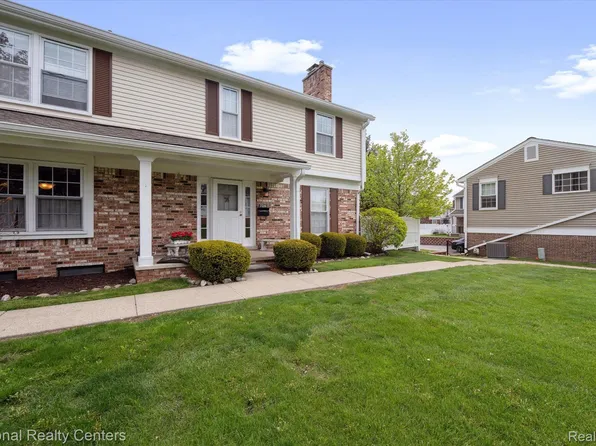 21336 E Glen Haven Cir, Northville, MI 48167