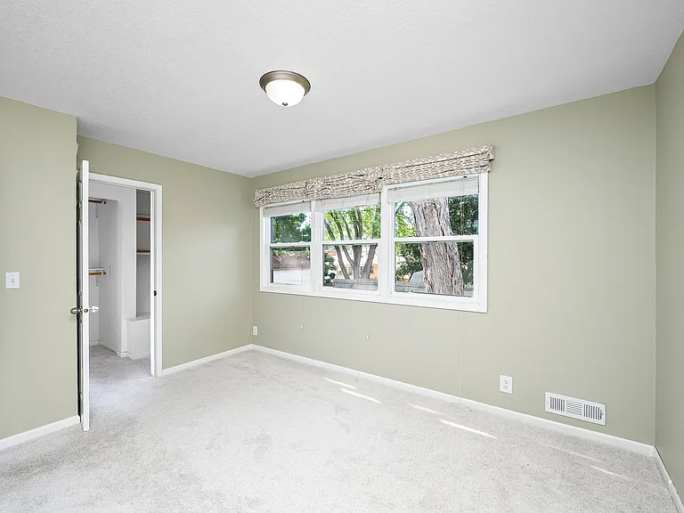 2800 32nd Ave NE — Photo 7