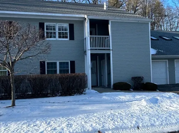 206 Country Side Rd #206, Greenfield, MA 01301