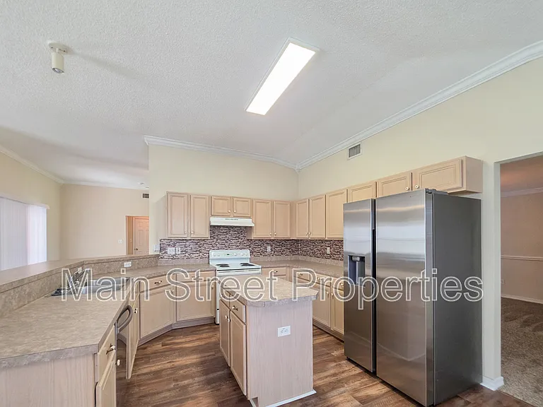 1057 Freeboard Blvd — Photo 7