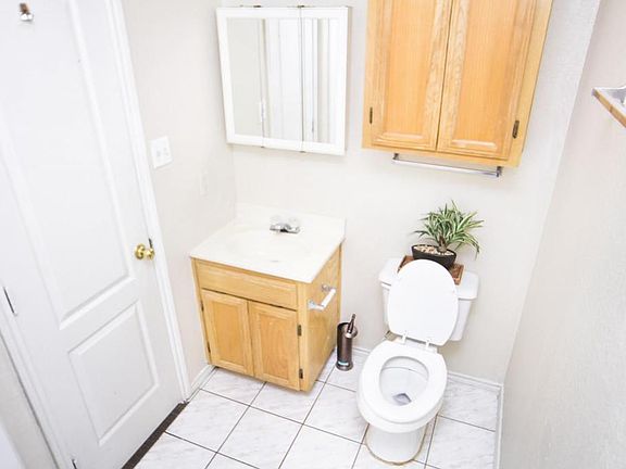 5th image of 1900 S 38th St APT 11