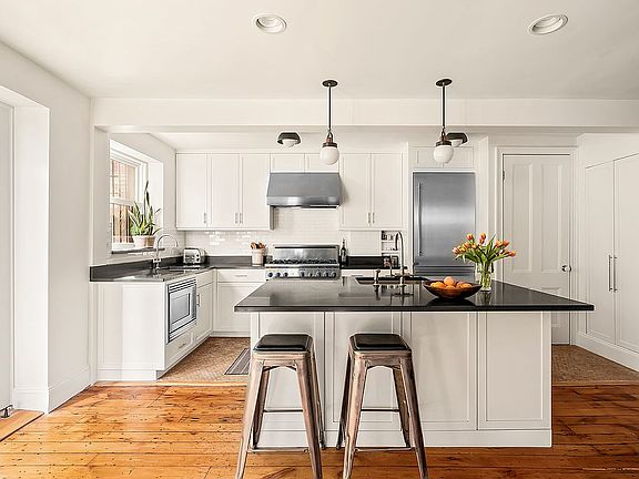 4th image of 18 Sterling Pl
