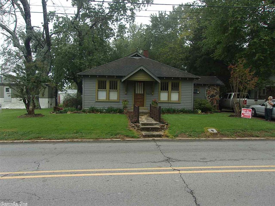 1st image of 907 W Pleasure Ave
