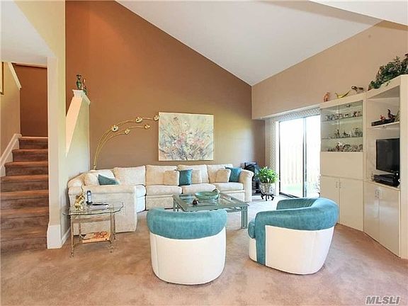 2nd image of 36 W Pond Ct