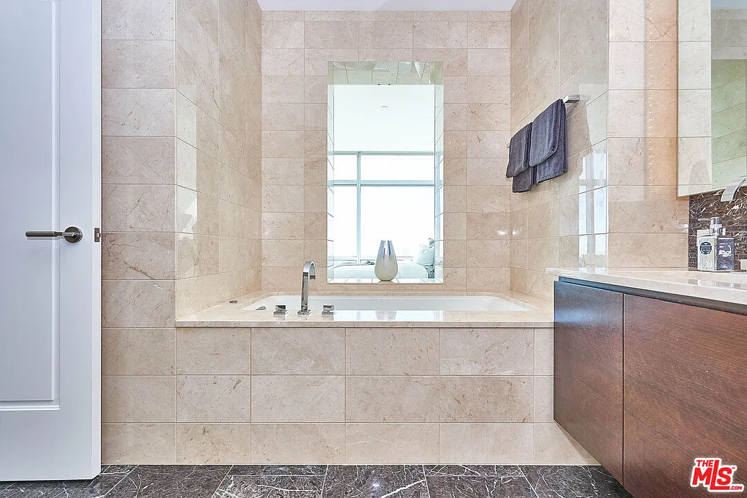 2 bed, 3.0 bath, 2010 sqft, $8,500 — Photo 3