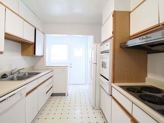 5th image of 7543 Wyoming St