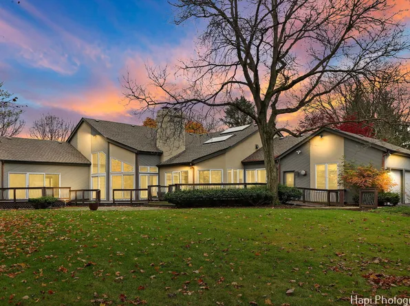 11 Lakewood Dr, Bannockburn, IL 60015