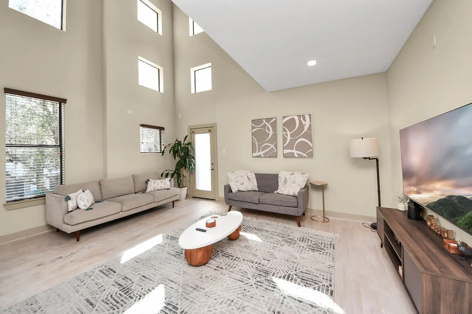 4 bed, 3.0 bath, $6,045 — Photo 2