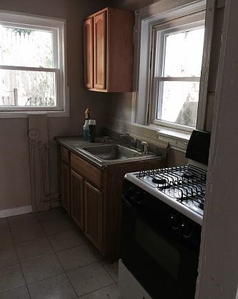 3rd image of 455 E Mechanic St