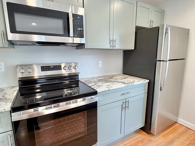 18 Cedar St — Photo 4
