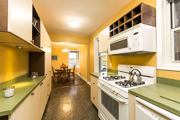 Sold by REMAX Elite | media 12