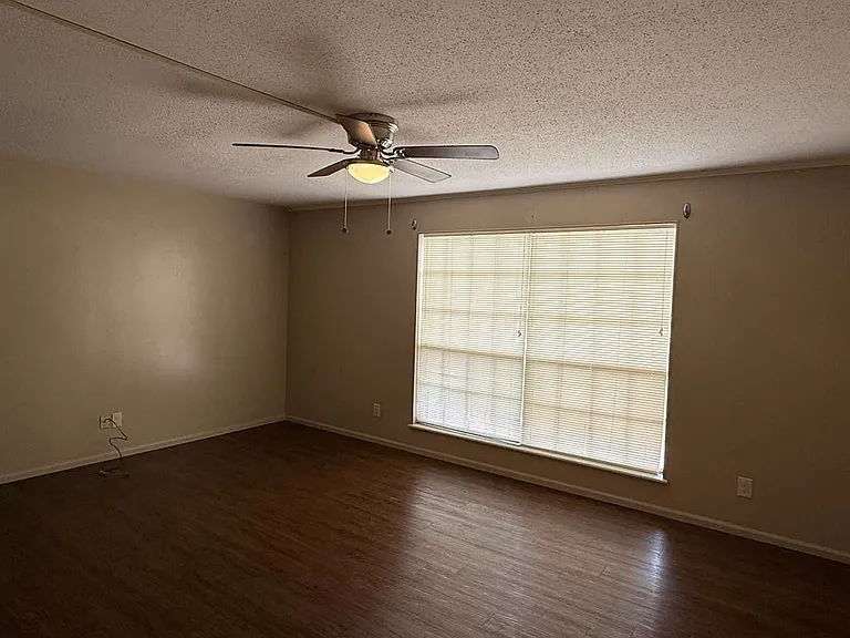 601 E Maryland Ave #205205 — Photo 5