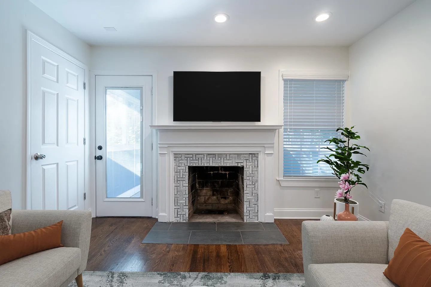 Stylishly updated East Atlanta home by EAV attractions — Photo 3