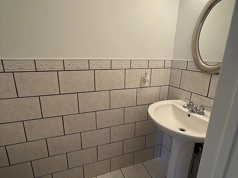 1070 Baywood Dr — Photo 7