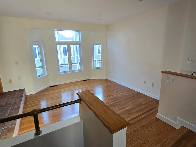 8 Rollins Ct — Photo 5