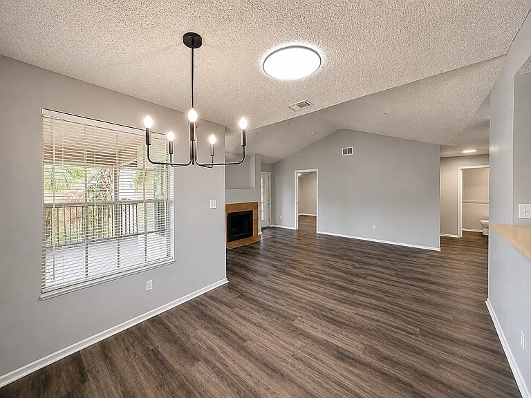 234 Afton Sq — Photo 5