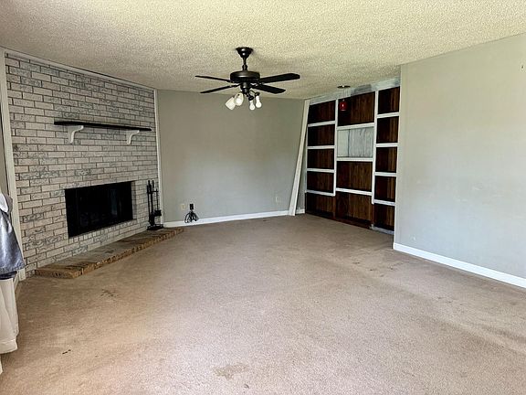 2nd image of 405 E Elm St
