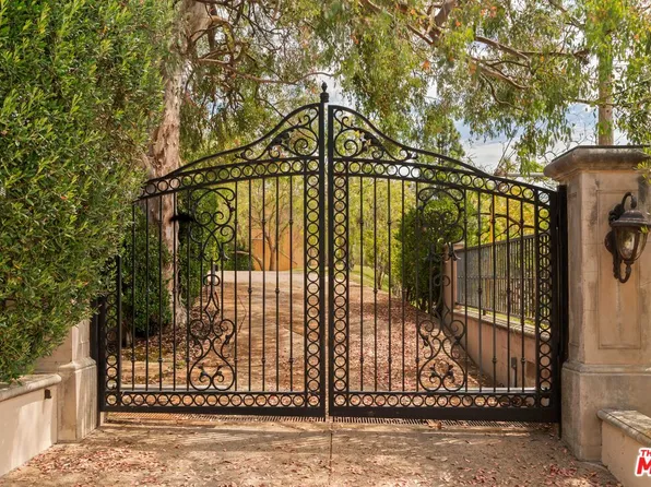 2600 Bowmont Dr, Beverly Hills, CA 90210