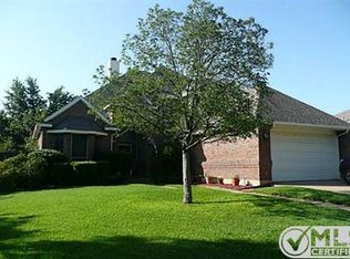 2007 Reverchon Dr, Arlington, TX 76017