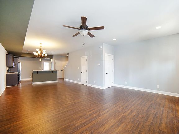 4th image of 110 Capital St