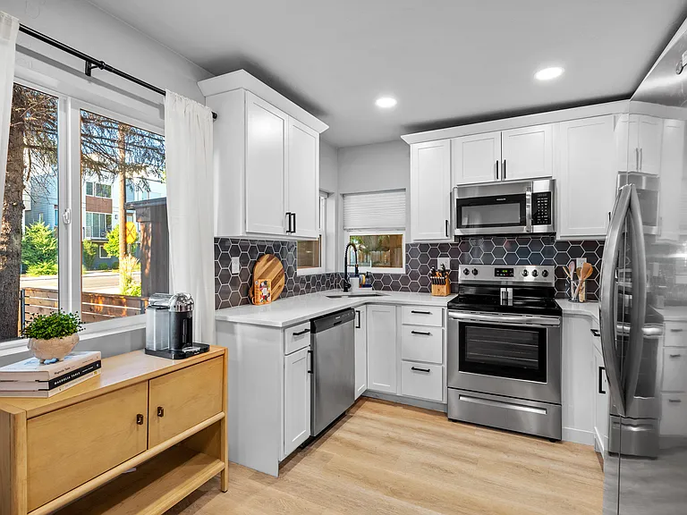 2215 W Kootenai St — Photo 4