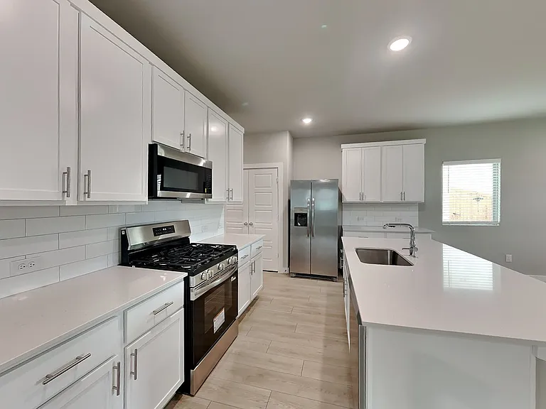 510 Green Grass Dr — Photo 2