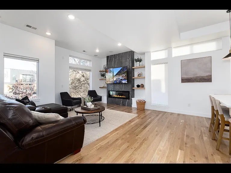 1733 Grove St #4 — Photo 4