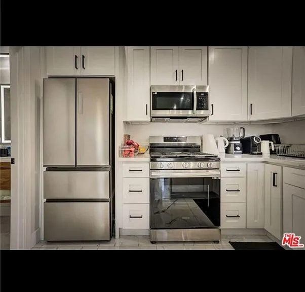 23341 Hartland St — Photo 5
